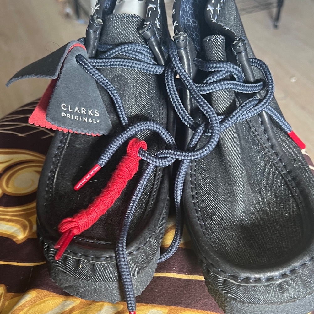 Clarks Originals Black and Red Lace-Up Shoes brand new I misplaced a box